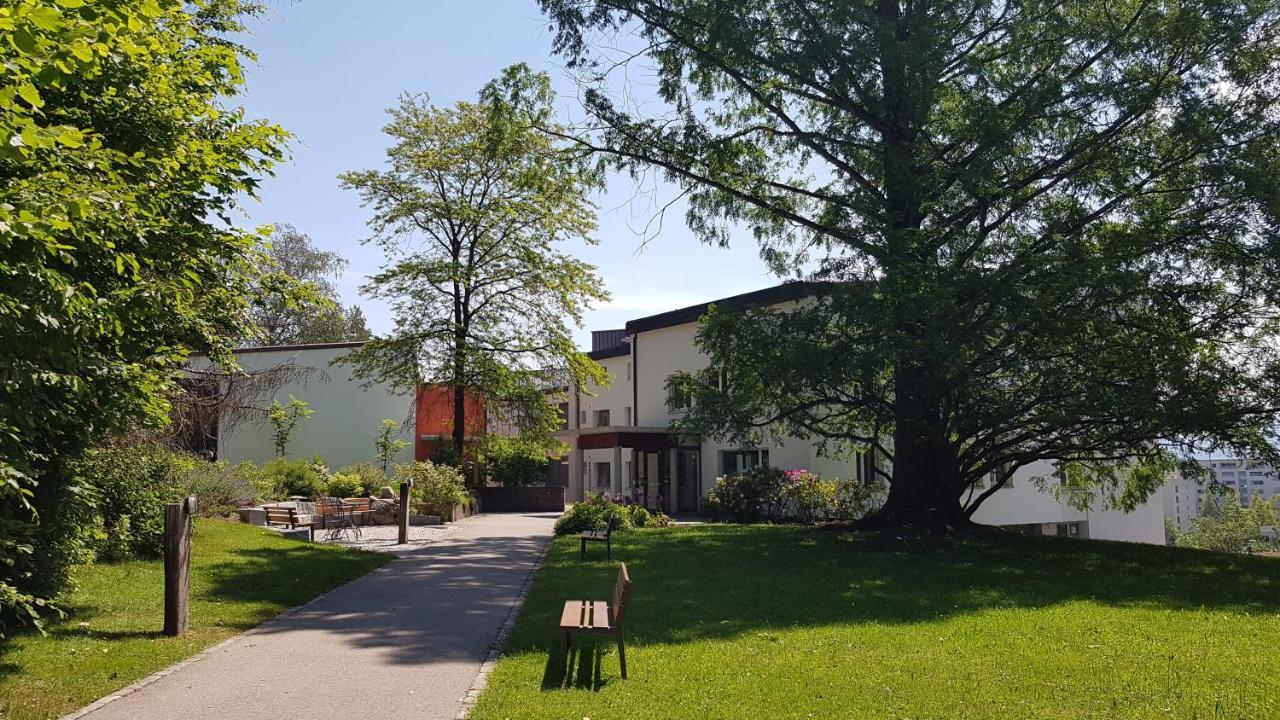 Отель Le Domaine Villars-Sur-Glane Экстерьер фото